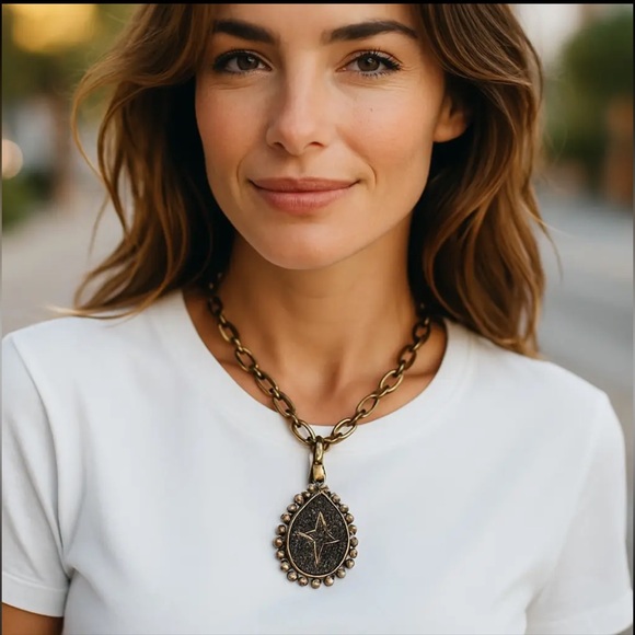 Teardrop Rhinestone Necklace - Picture 5 of 5